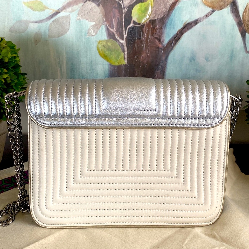 TORY BURCH "RARE" LUXURY TRAPUNTO DUET CHAIN CONVERTIBLE BAG 🩶🤍LIKE NEW🤍🩶 - Picture 8 of 17